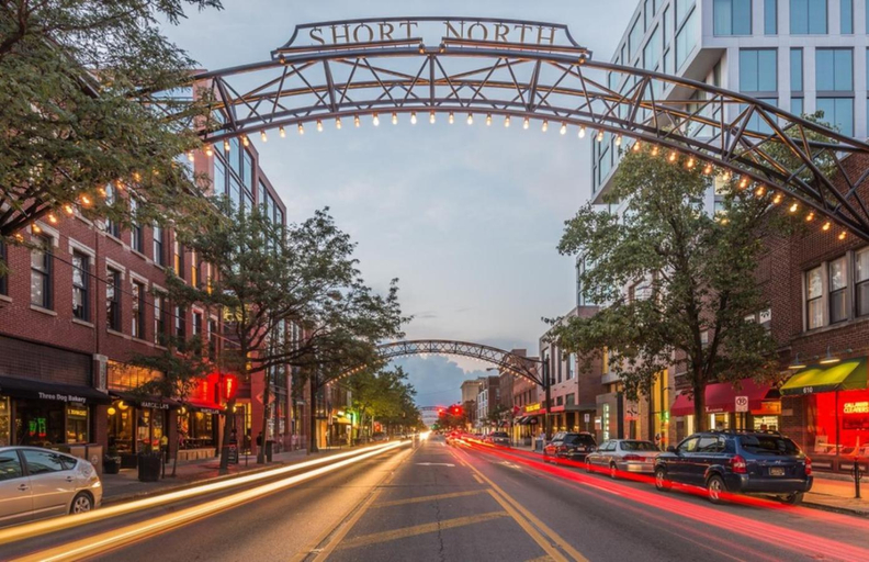 Food & Drinks 5, Jungle House Luxury Stays - Downtown Columbus & Short North, Franklin