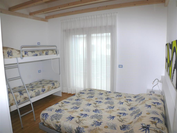 Bedroom 5, 3-bedroom flat in a two-storey townhouse-Bibione, Venezia