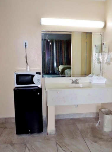 Bathroom 4, America's Best Inn Lakeland, Polk
