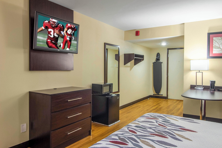 Bedroom 3, Red Roof Inn Perrysburg, Wood