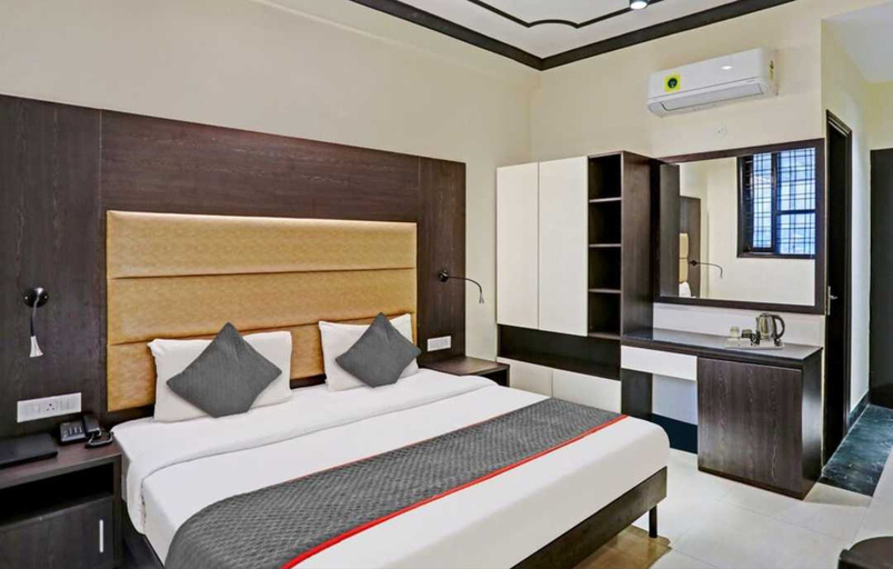 Room 3, Deluxe Vishwavidyalaya Metro, Kanpur Nagar