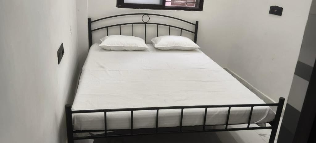 Room 2, Brij rani mahal guest house, Mathura