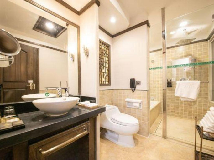 Bathroom 4, Lijiang Golden Path Hospitality Hotel, Lijiang