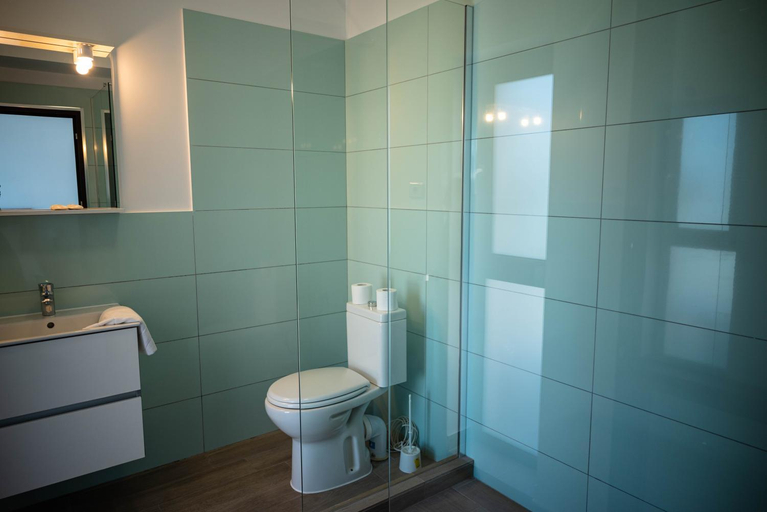 Bathroom 3, Kazeboo Bed & Breakfast, Navodari