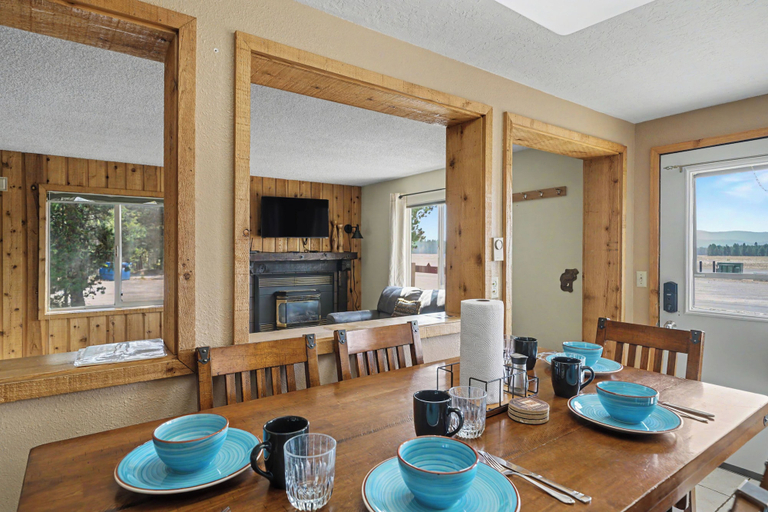 Dining, Trapper 2, Gallatin
