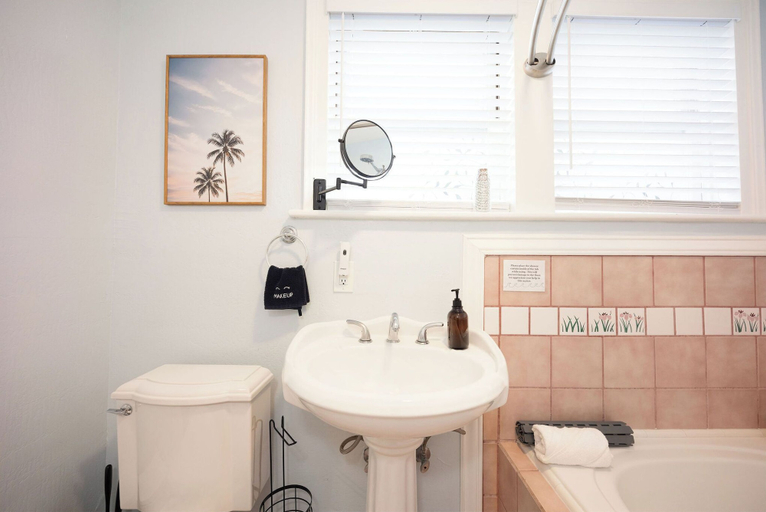 Bathroom 3, BytheSea Inn, San Mateo