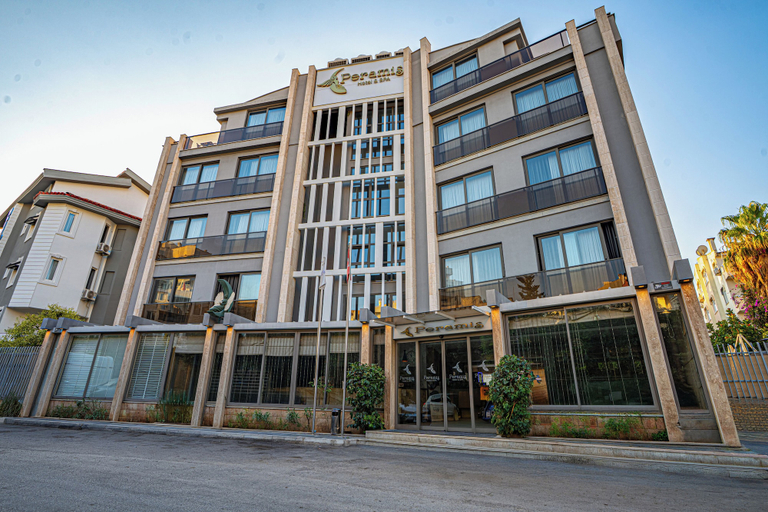 Exterior & Views