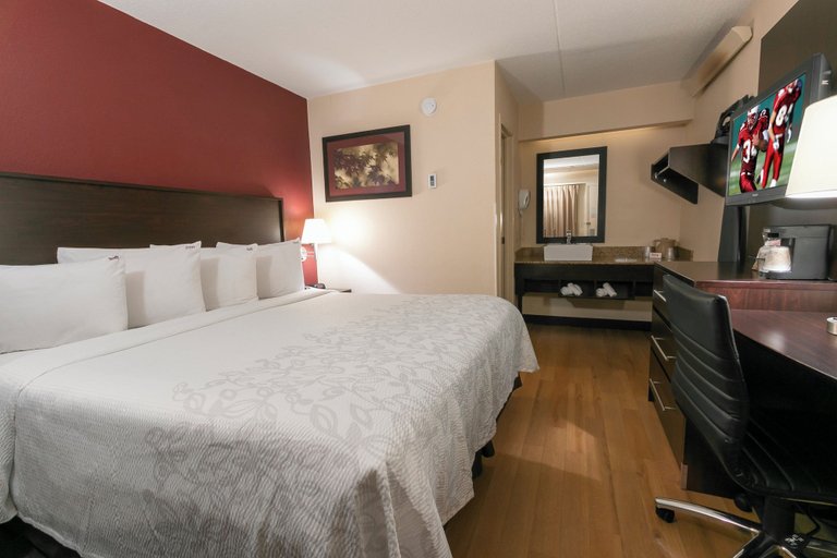 Bedroom 5, Red Roof Inn PLUS+ Washington DC - Oxon Hill, Prince George's