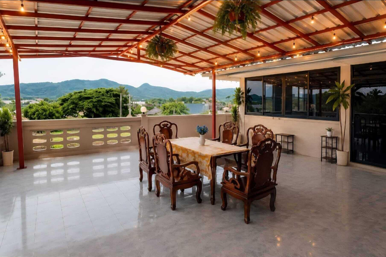 Terrace/patio 2, Spacious Rooftop Apartment With Terrace, Hua Hin