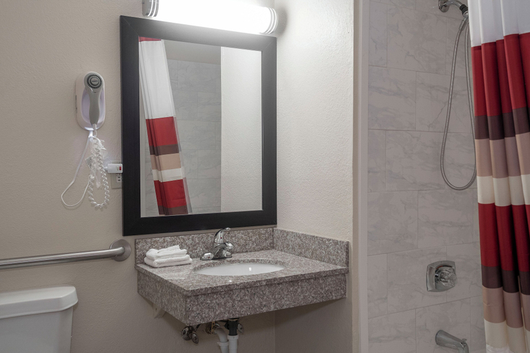 Bathroom 4, Red Roof Inn Bristol, Bristol