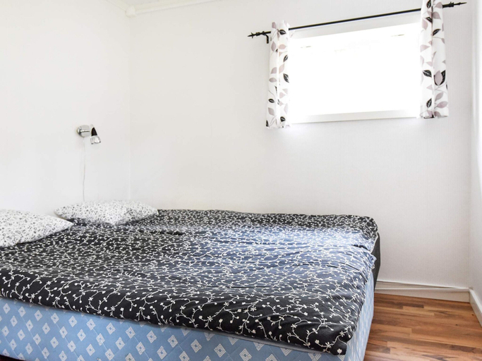 Bedroom 3, 5 Person Holiday Home in Bullaren, Tanum
