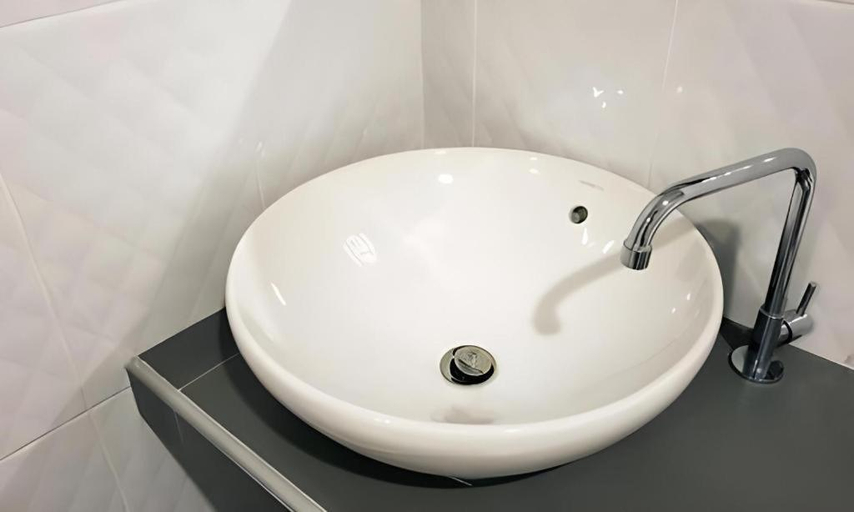 Bathroom 4, Mintara Hotel, Muang Nan