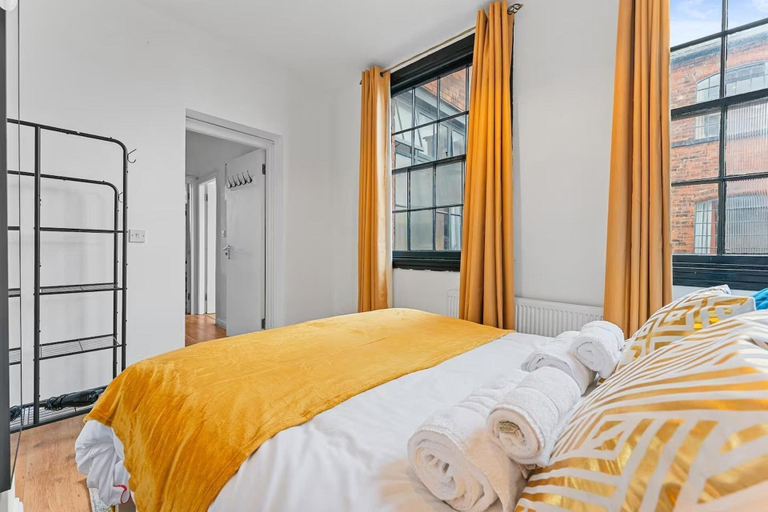 Room 1, 3 Bedroom Apt at Birmingham J Q With Parking, Birmingham