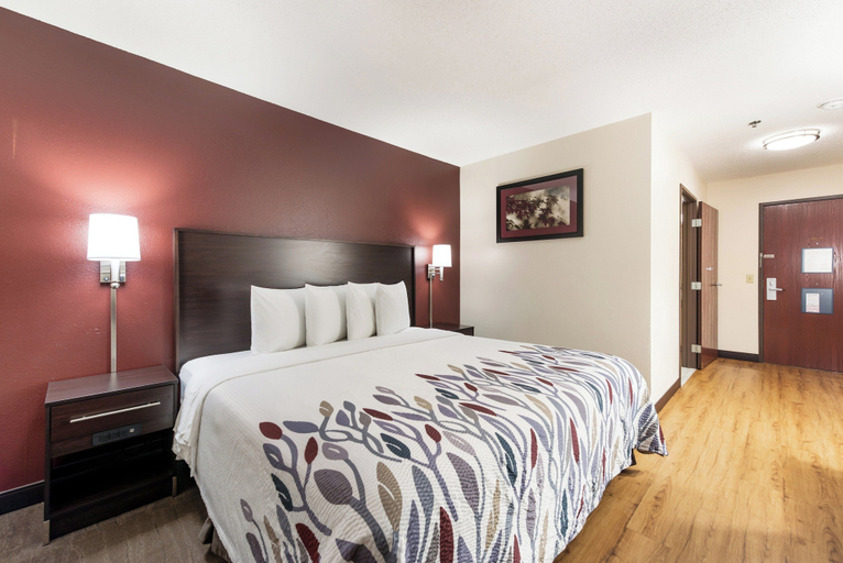 Bedroom 3, Red Roof Inn Auburn, De Kalb