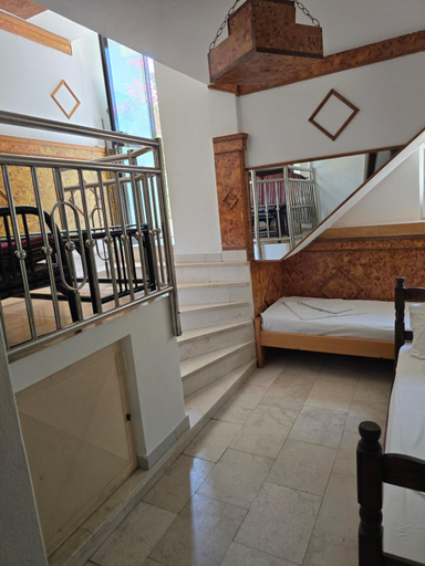 Bedroom 5, Sutomore