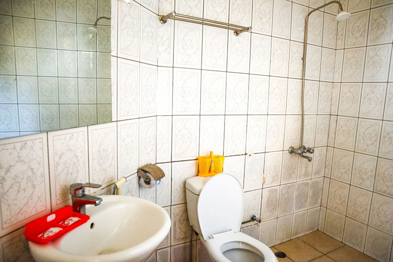 Bathroom 4, Rainbow Executive Lodge, Hai