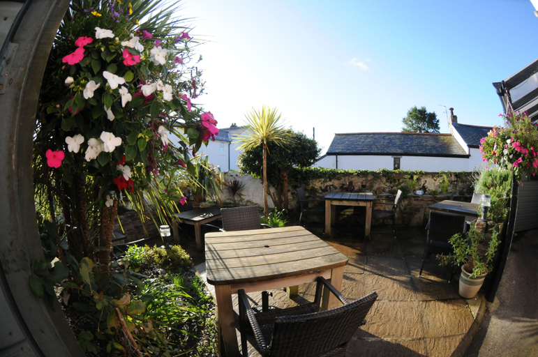 Exterior & Views, Victoria Inn, Cornwall