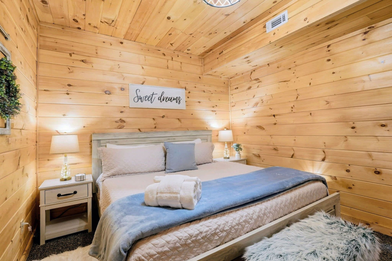 Bedroom 4, Misty Creek Cabin Private 3 BDR w/ Game Room!, Fannin