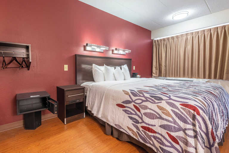 Bedroom 3, Red Roof Inn Merrillville, Lake