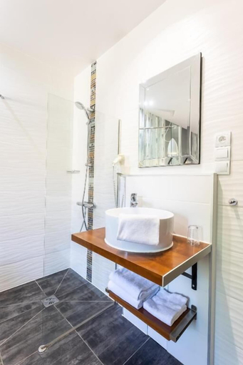 Bathroom 5, AU P'TIT CREUX DES LANDES, Landes