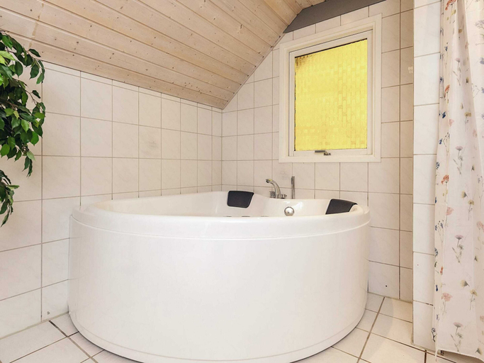 Bathroom 3, 5 Star Holiday Home in Spottrup, Skive