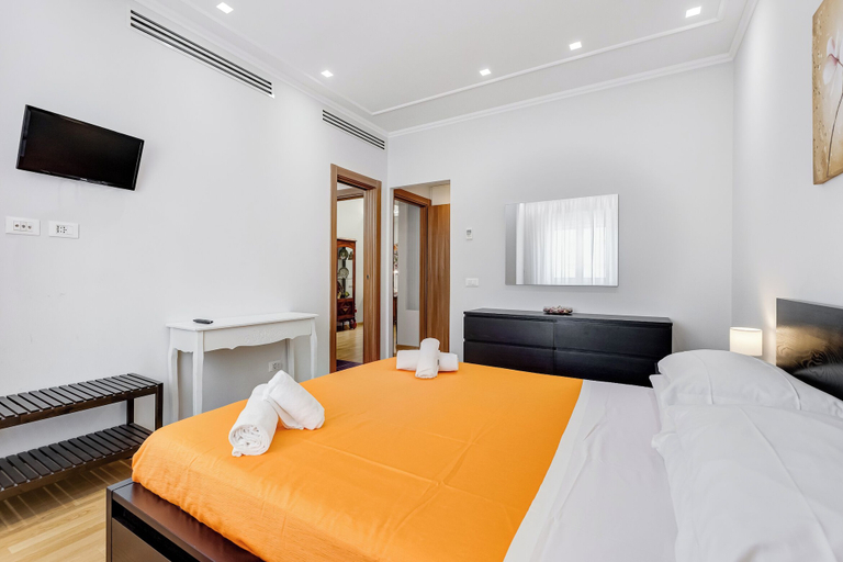 Room 4, Vatican Flat 2 Bedrooms 2 Ensuite Baths, Rome