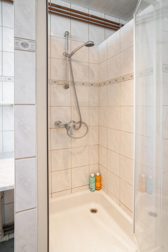 Bathroom 4, Comfortable 3-bedroom Apartment Ideal for Families, Antwerpen