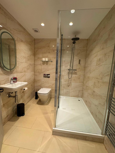 Bathroom 5, The White Lion Inn, North Yorkshire