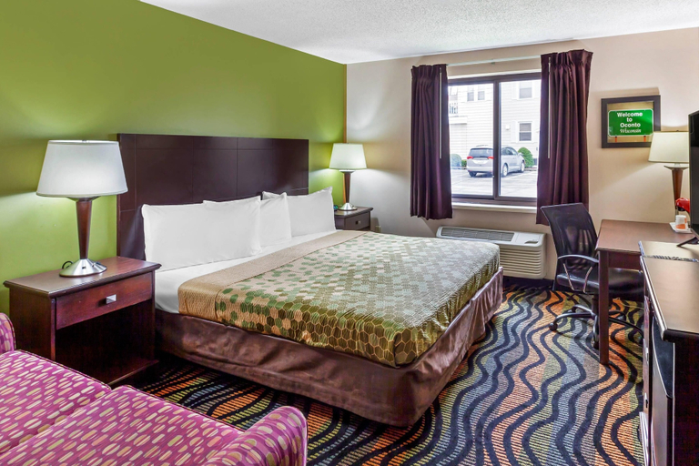 Bedroom 3, Econo Lodge Inn & Suites Oconto, Oconto