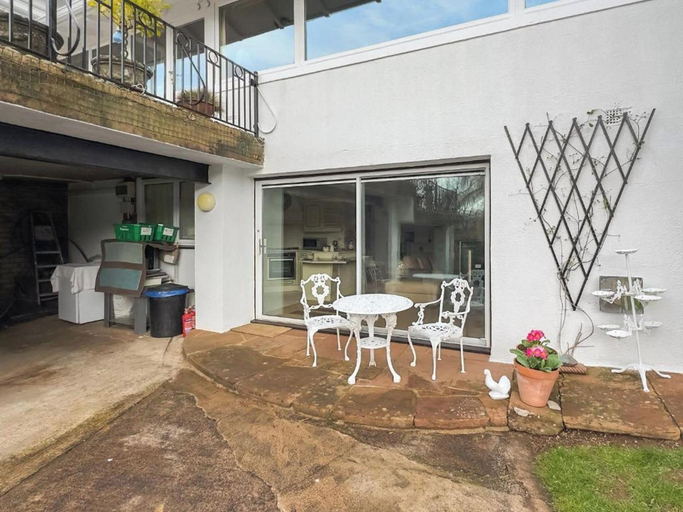 Outdoor dining 4, Apartment Sleeps 2 With Parking, Pets Welcome, Cumbria