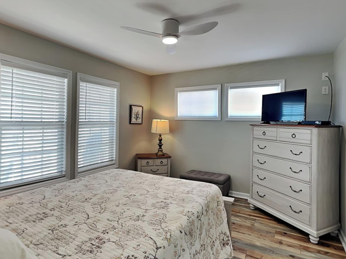 Bedroom 2, Shore Therapy by Topsail Realty, Onslow
