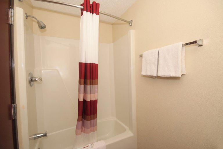 Bathroom 3, Red Roof Inn Gaffney, Cherokee