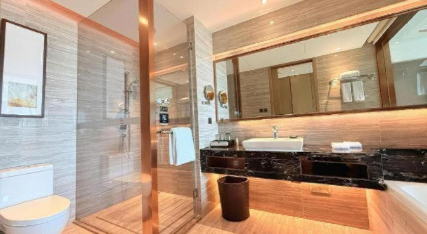 Bathroom 3, The Qube Hotel Jingzhou, Jingzhou