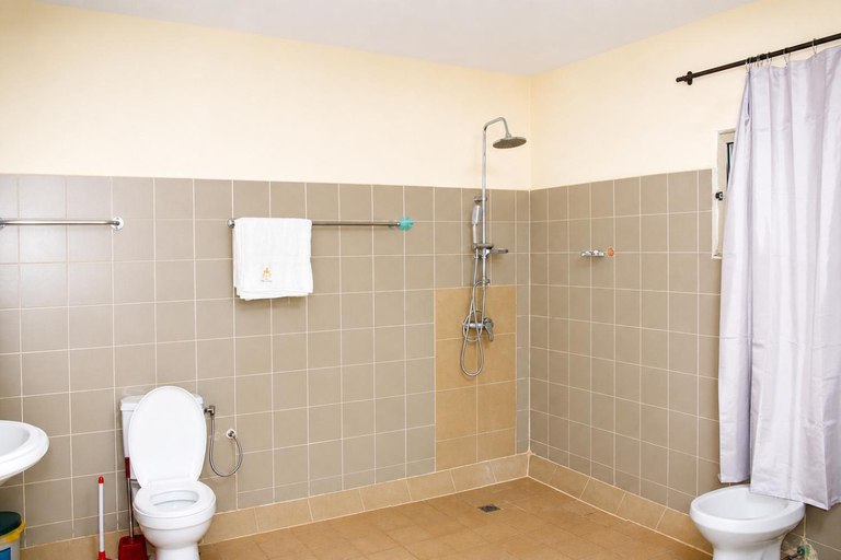 Bathroom 3, Residence Diane, Kadiogo