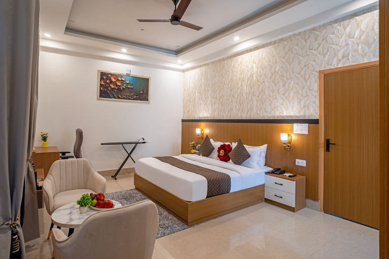 Room 2, Hotel Saffron Stays, Gautam Buddha Nagar