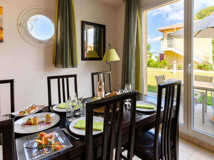 Facilities 4, Var Coast Duplex Apartment for 8, Var