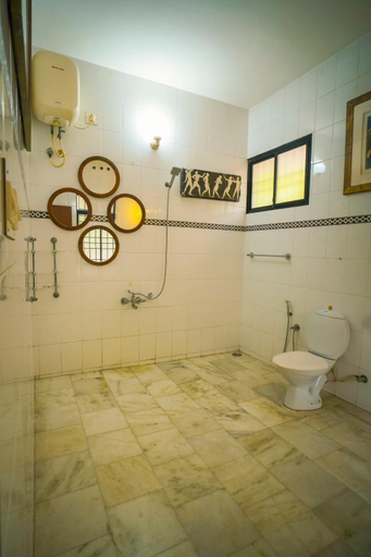 Bathroom 3, The Island House Homestay, Ernakulam