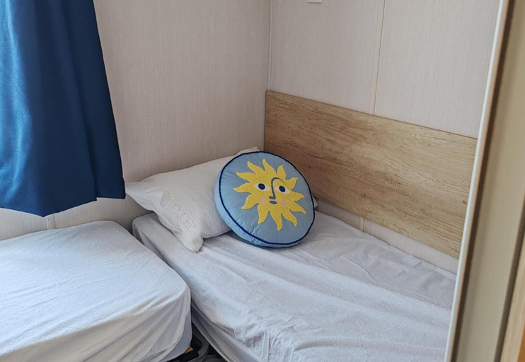 Room 4, Par Sands 3-bed Caravan, Sleeps 8 With Parking, Cornwall