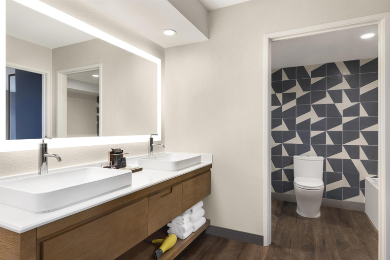 Bathroom 5, Hyatt Centric Santa Clara Silicon Valley, Santa Clara