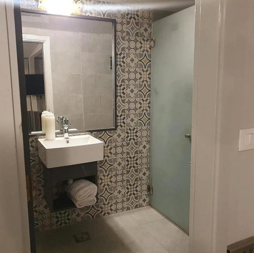 Bathroom 3, Green Hill Hotel, El Metn