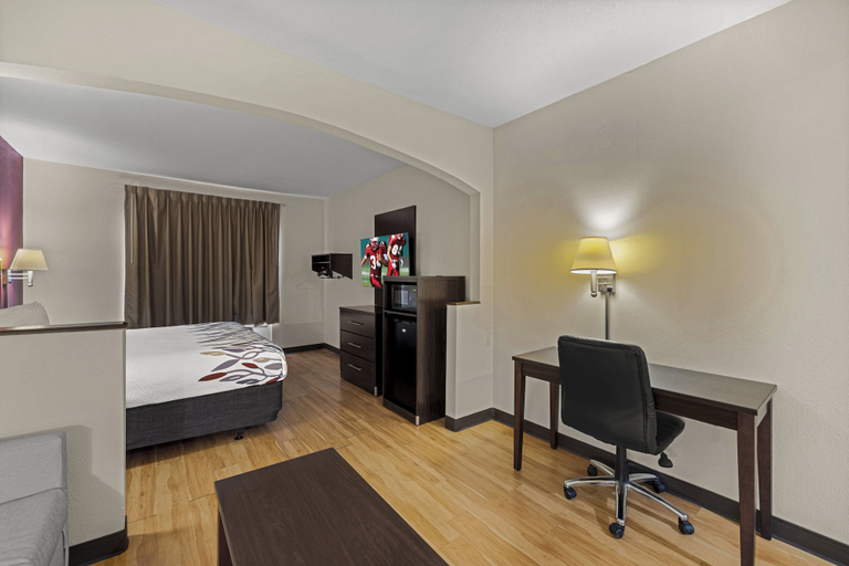 Bedroom 3, Red Roof Inn & Suites Albany, GA, Dougherty