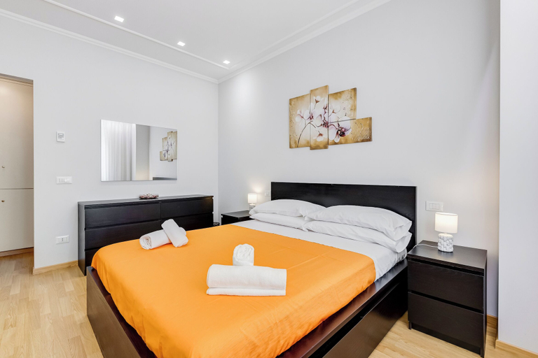 Room 2, Vatican Flat 2 Bedrooms 2 Ensuite Baths, Rome