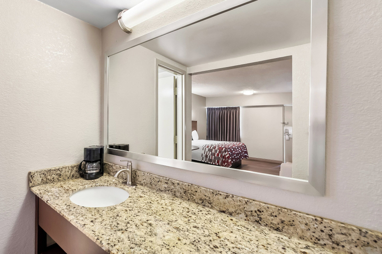 Bathroom 4, Red Roof Inn Washington, DC, Washington D.C.