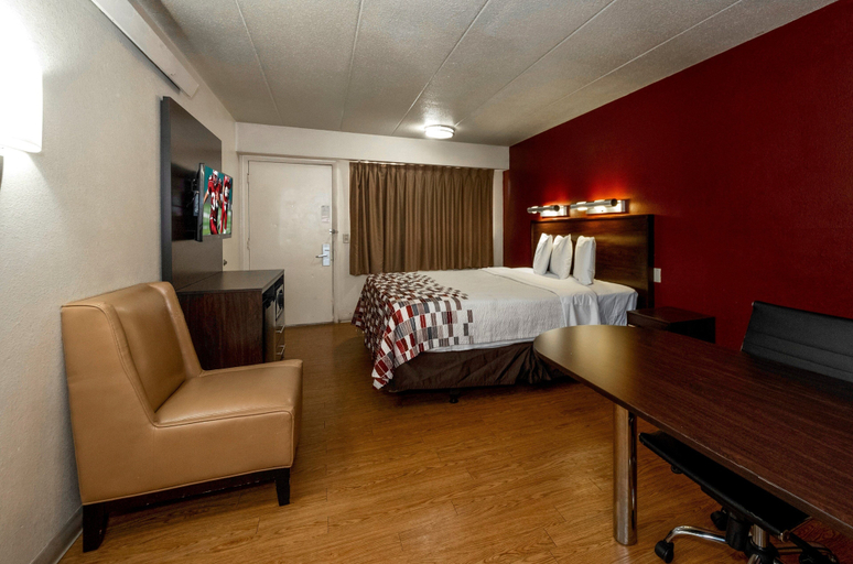 Bedroom 3, Red Roof Inn Chicago - Lansing, Cook