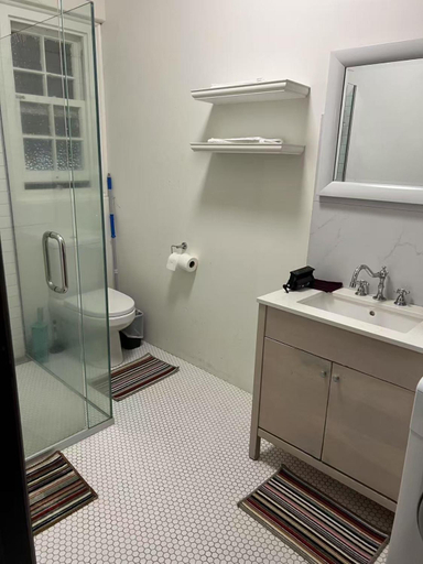 Bathroom 5, 4 double 2 sofa beds in a apartment, Waitakere