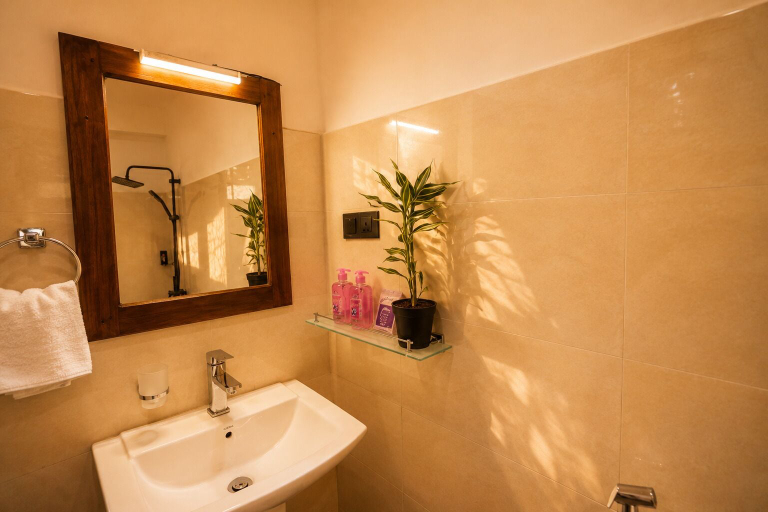 Bathroom 4, Nine Arch Jungle Inn, Ella