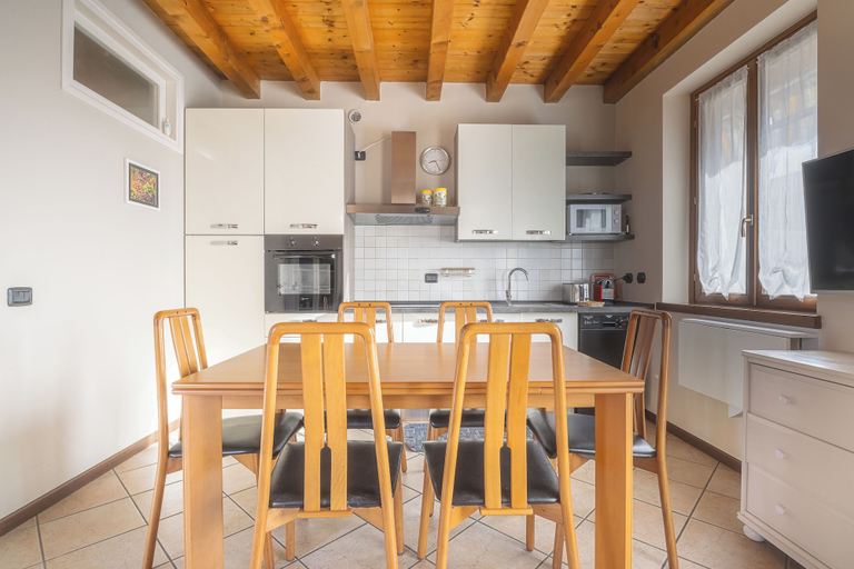 Dining 4, Gardenia P1-10 by Wonderful Italy, Brescia