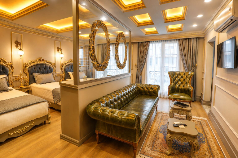 Bedroom 3, Real King Suite Hotel, Yomra