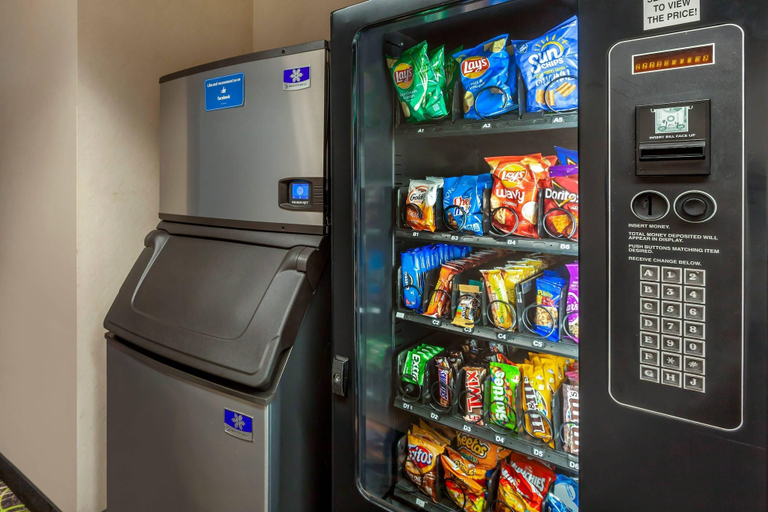 Food & Drinks 5, Econo Lodge Inn & Suites Oconto, Oconto