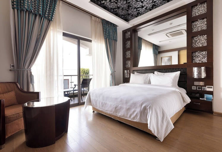 Bedroom 3, Aldovia Resort & Convention, Bangalore Rural